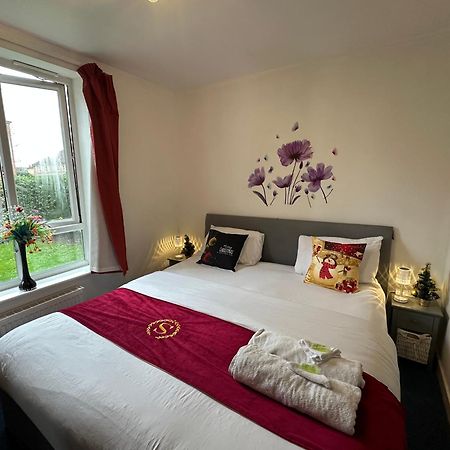 London Central Apartment: 2-Bed Oasis with Rapid Transit Access Exterior photo