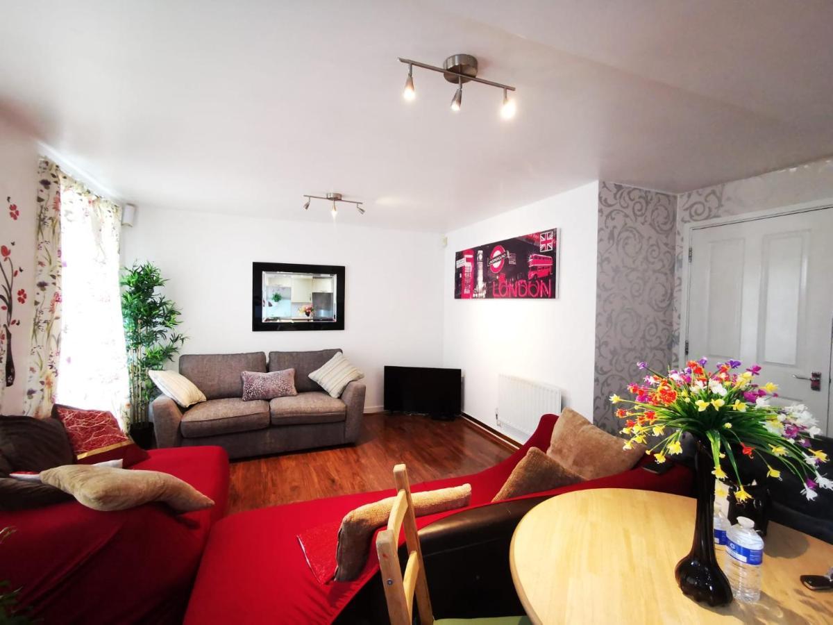 London Central Apartment: 2-Bed Oasis with Rapid Transit Access Exterior photo