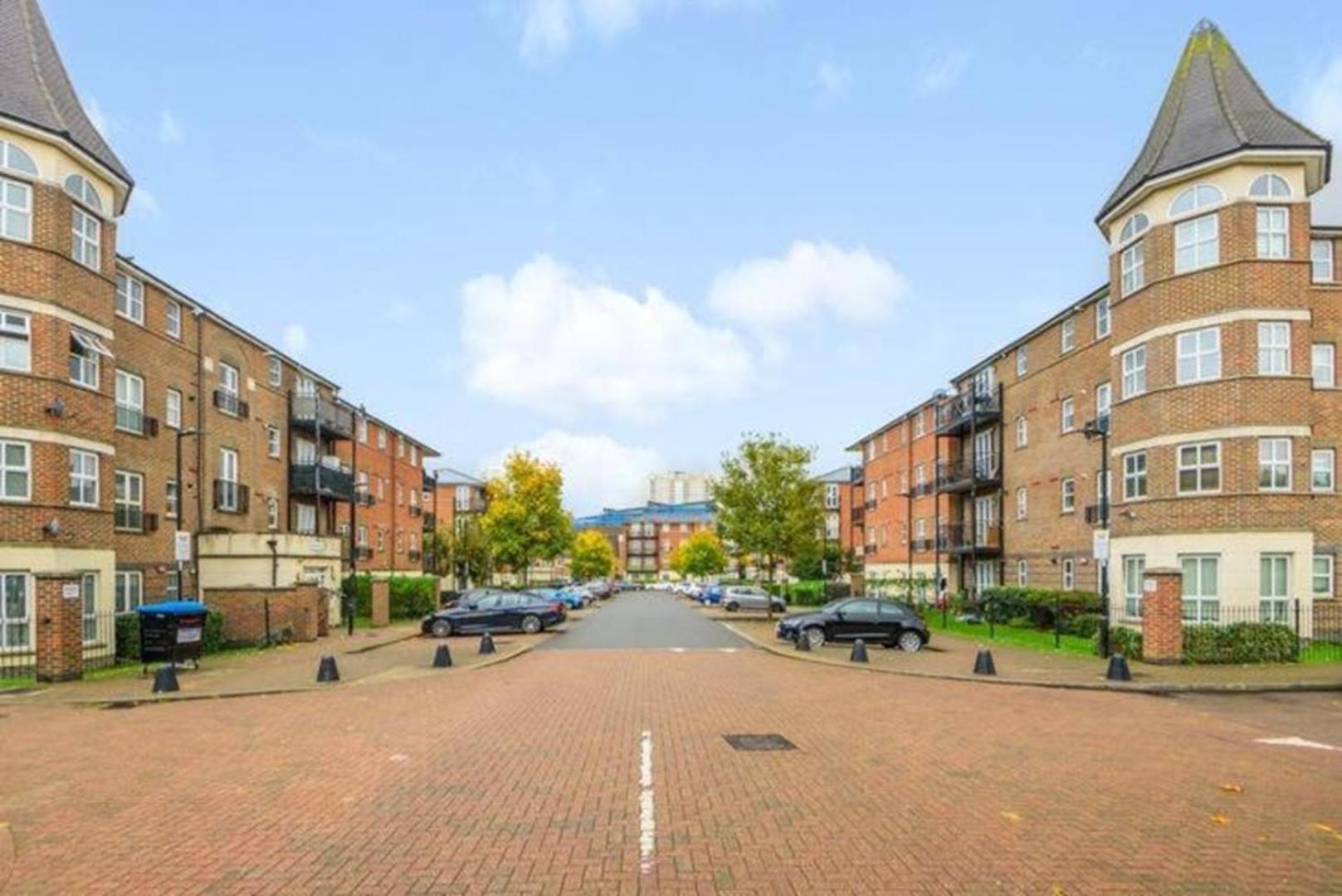 London Central Apartment: 2-Bed Oasis with Rapid Transit Access Exterior photo