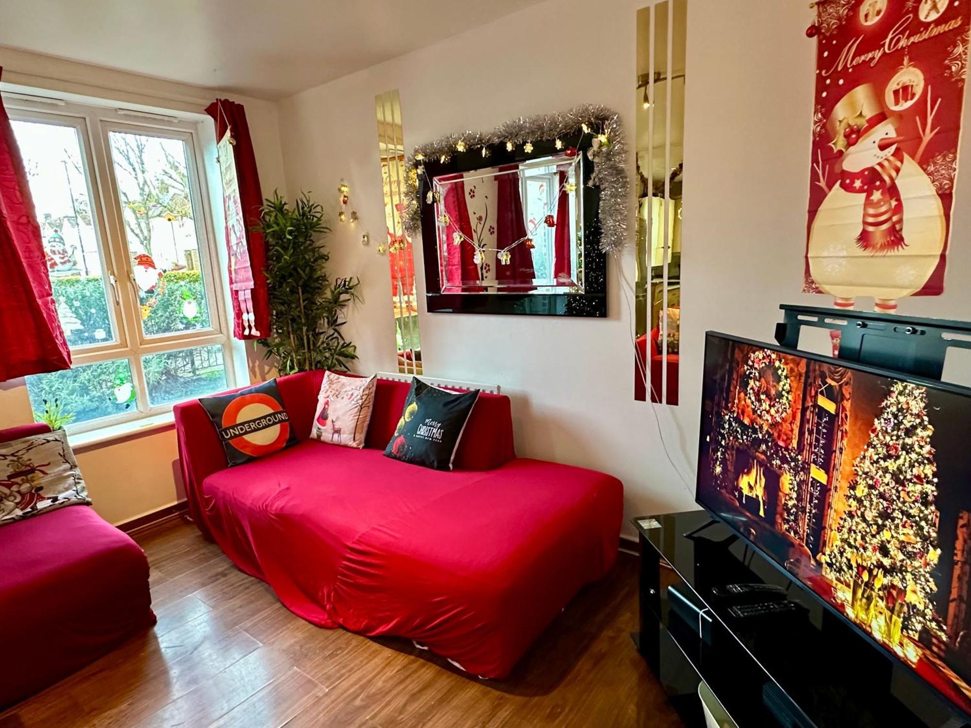 London Central Apartment: 2-Bed Oasis with Rapid Transit Access Exterior photo